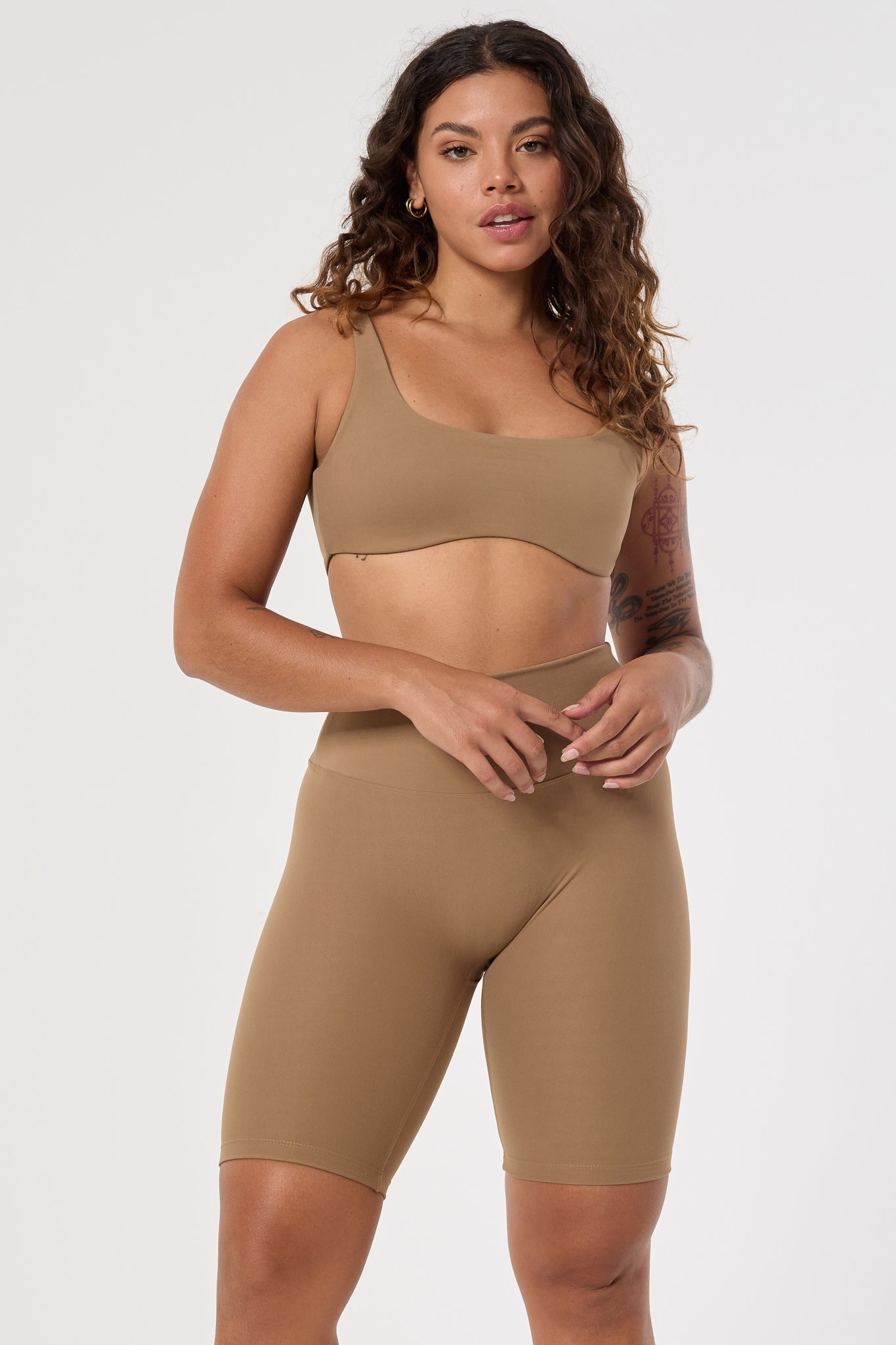 ylva-shorts-toffee